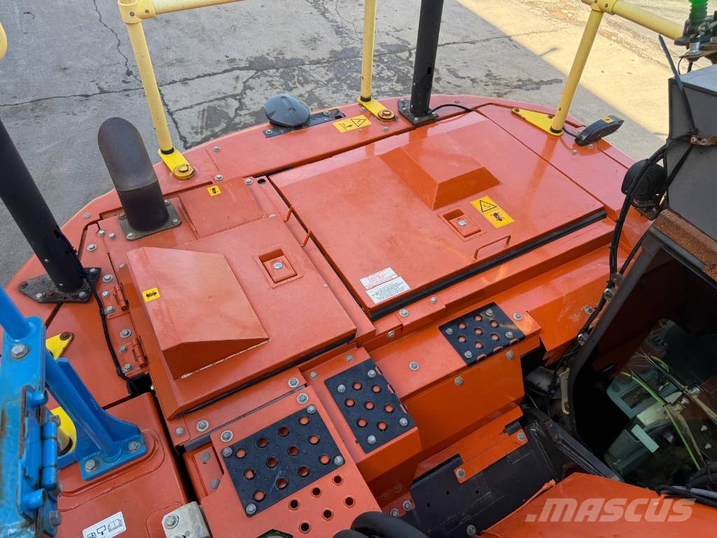 Hitachi ZX225USLC-7 Raupenbagger