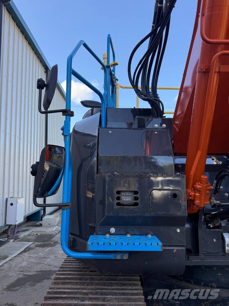 Hitachi ZX225USLC-7 Raupenbagger