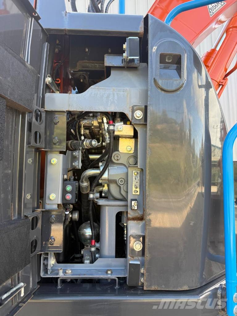 Hitachi ZX225USLC-7 Raupenbagger
