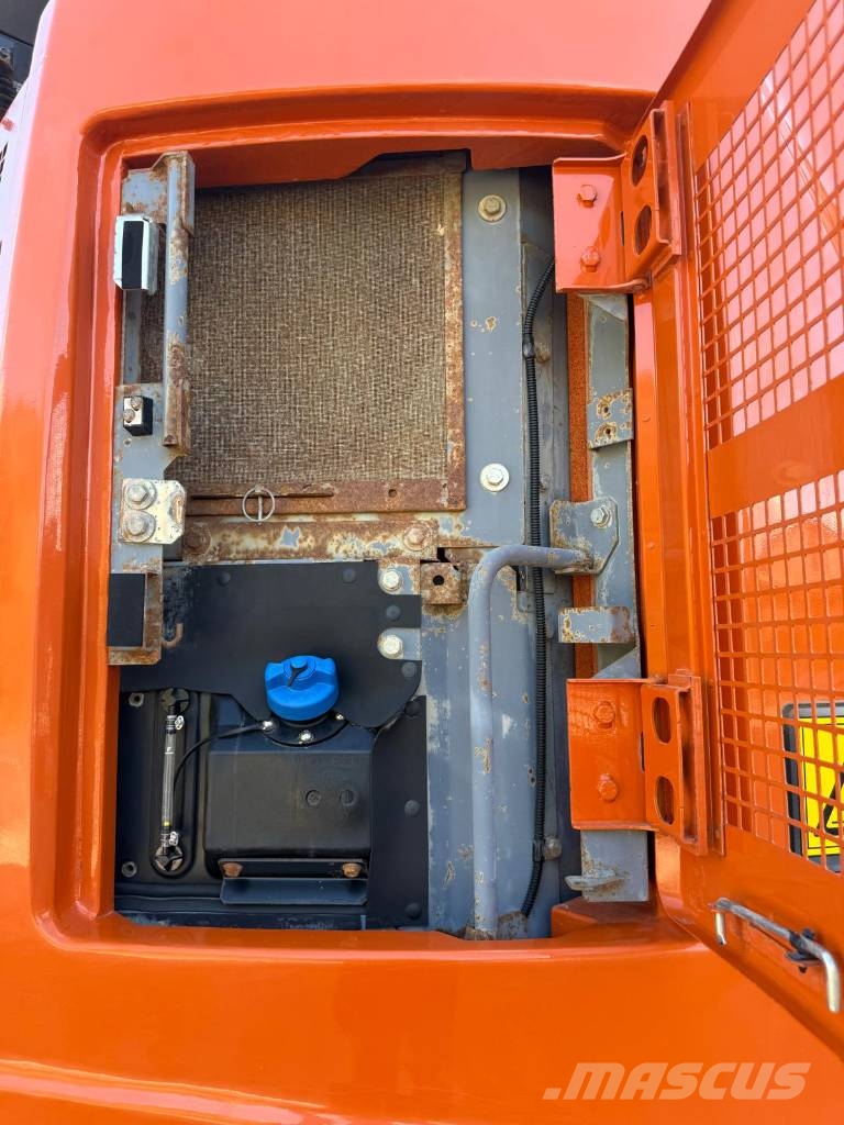 Hitachi ZX225USLC-7 Raupenbagger