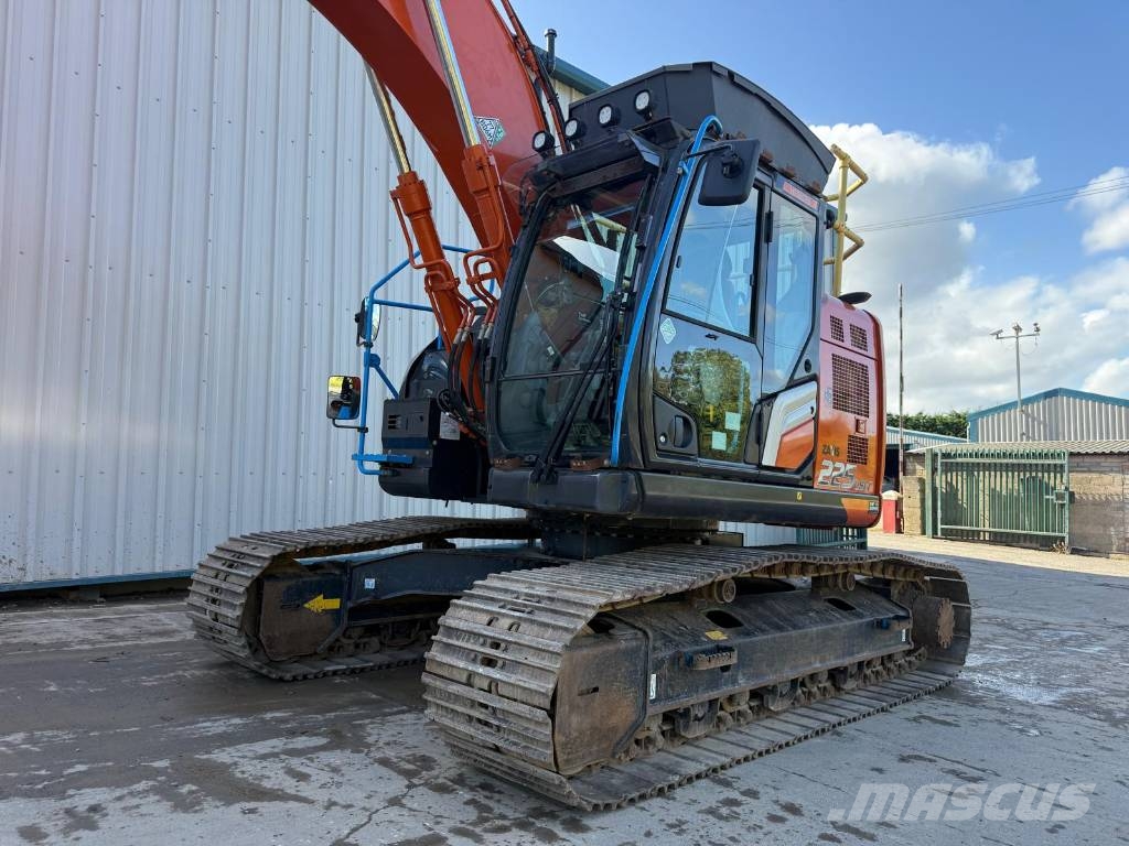 Hitachi ZX225USLC-7 Raupenbagger