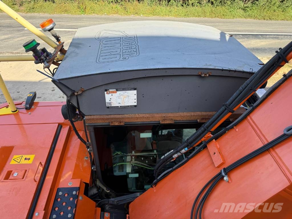 Hitachi ZX225USLC-7 Raupenbagger