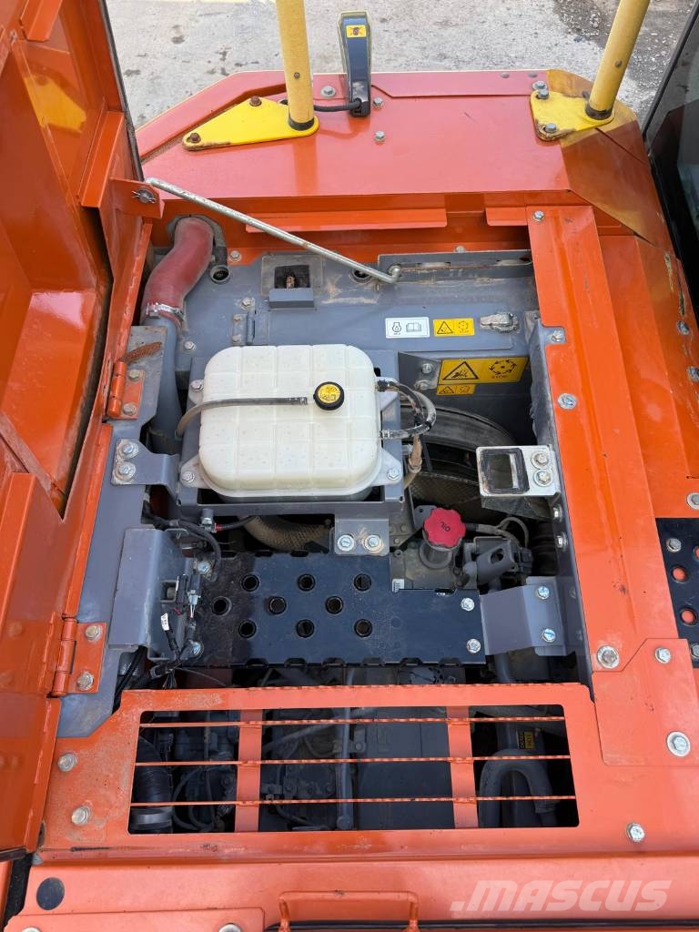 Hitachi ZX225USLC-7 Raupenbagger