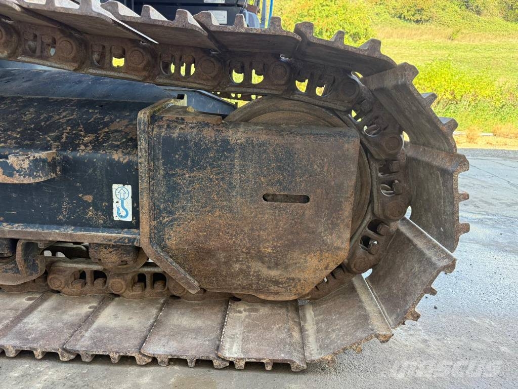 Hitachi ZX225USLC-7 Raupenbagger