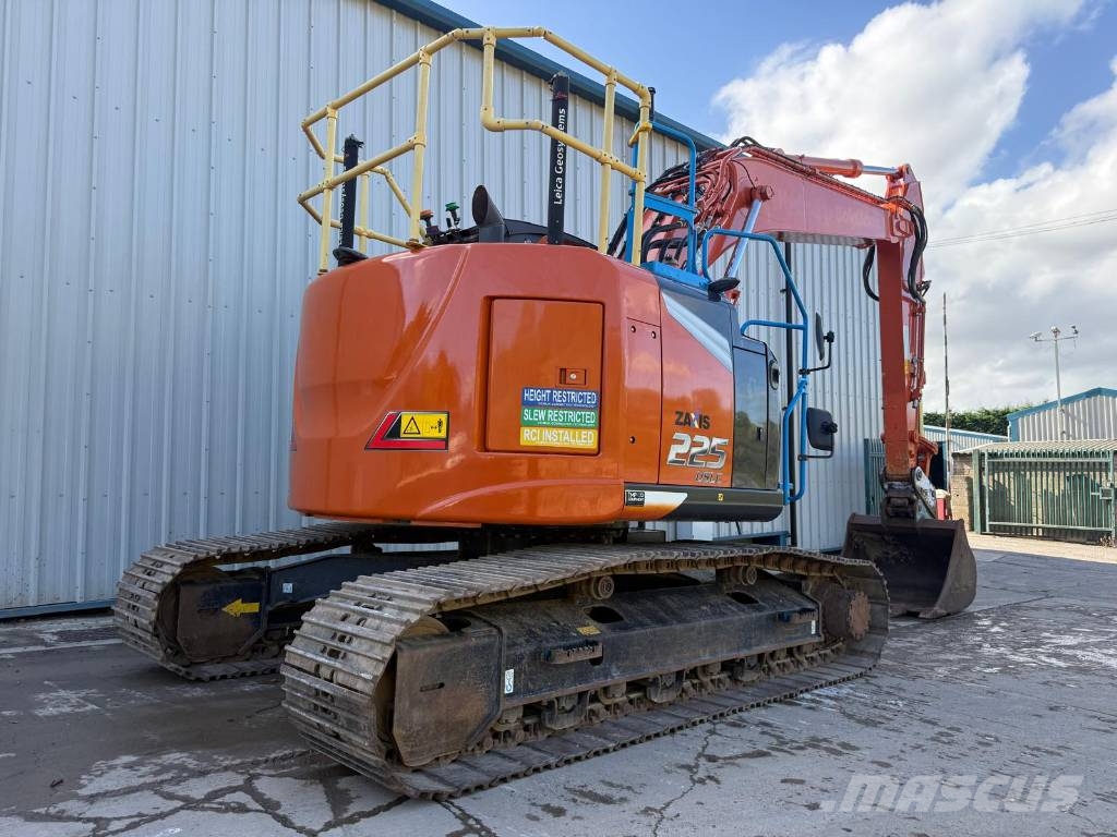 Hitachi ZX225USLC-7 Raupenbagger