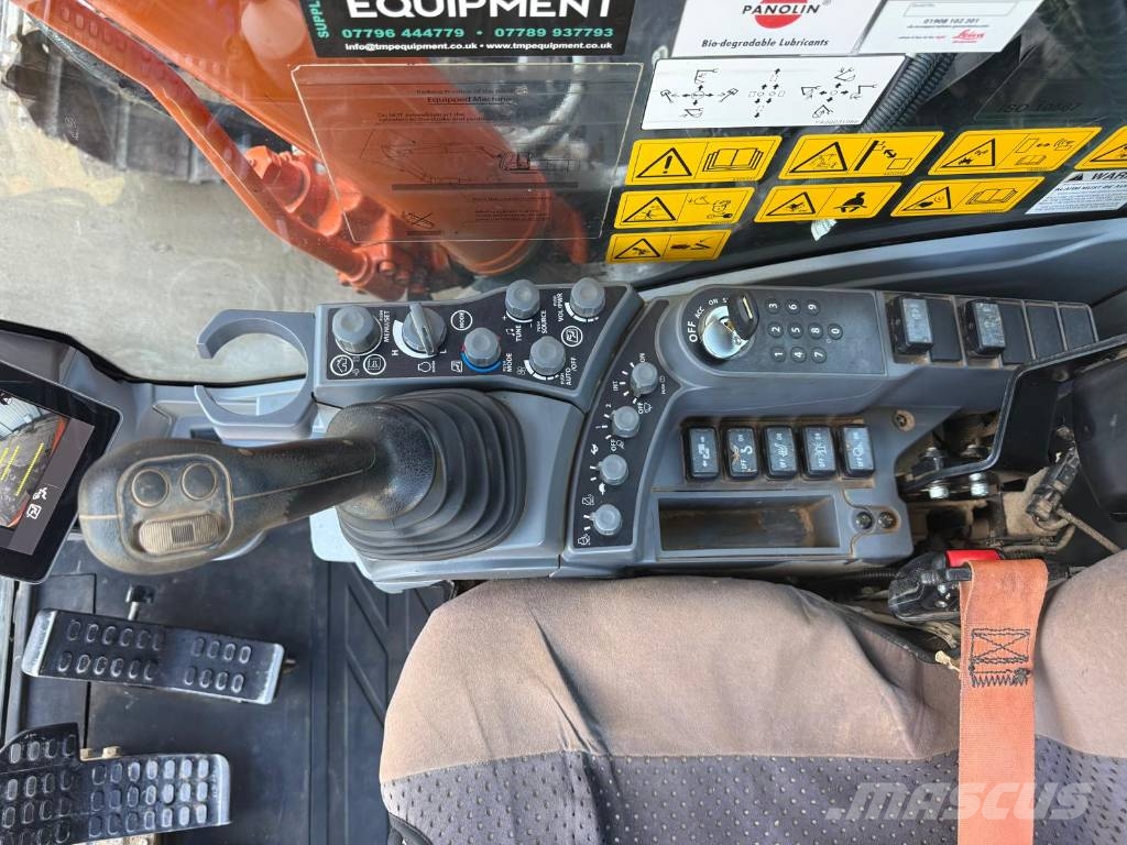 Hitachi ZX225USLC-7 Raupenbagger