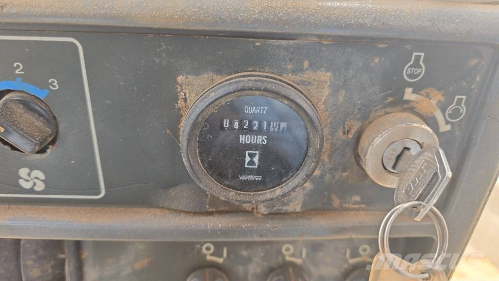 Komatsu D 65 EX-12 بلدوزرات مجنزرة