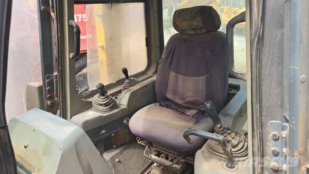 Komatsu D 65 EX-12 بلدوزرات مجنزرة