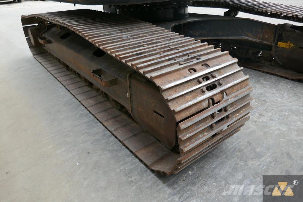Hitachi ZX225USLC-6 Kāpurķēžu ekskavatori
