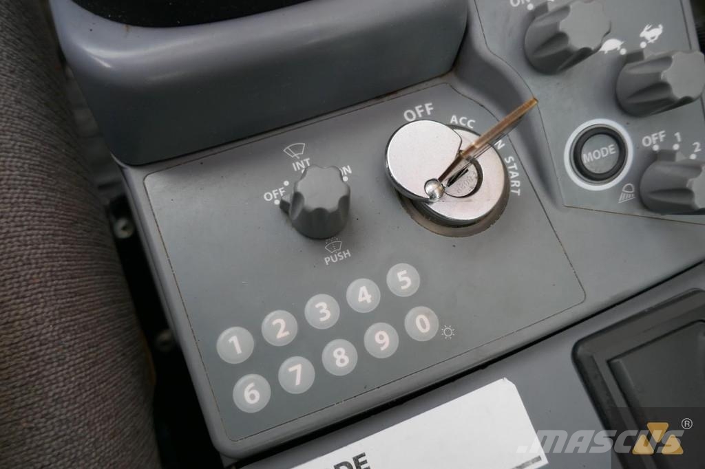 Hitachi ZX225USLC-6 Kāpurķēžu ekskavatori