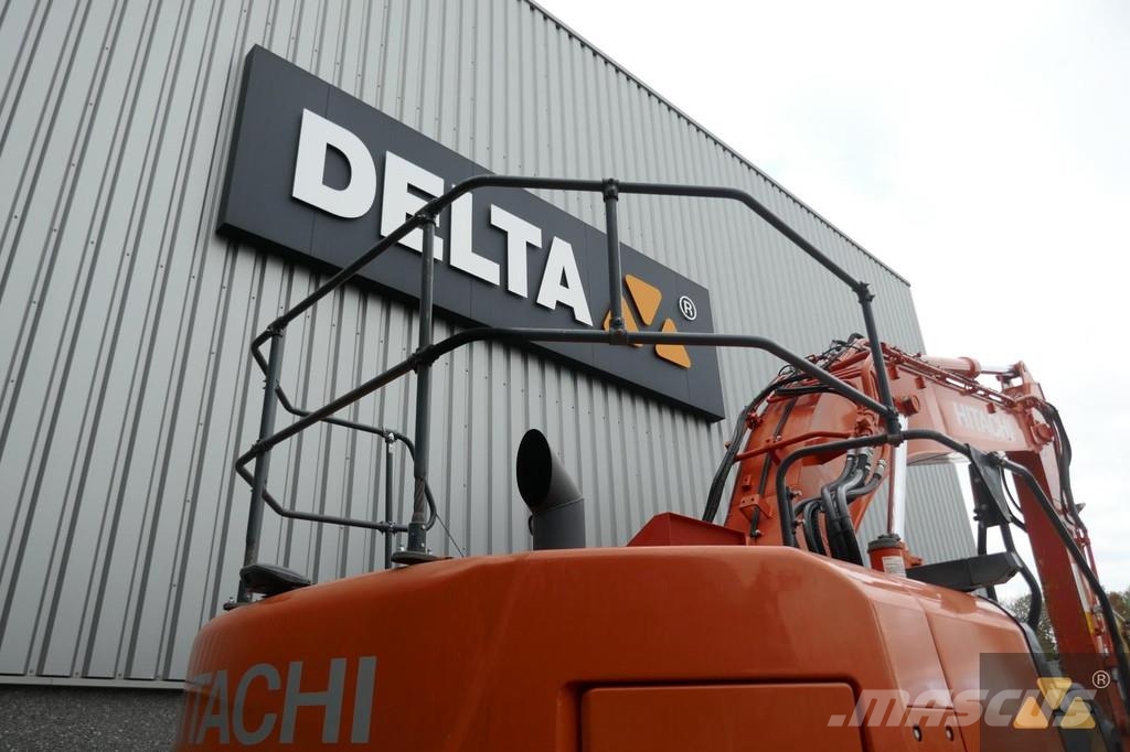 Hitachi ZX225USLC-6 Kāpurķēžu ekskavatori