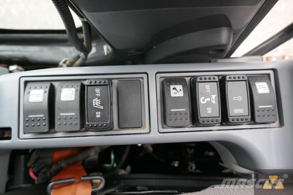 Hitachi ZX225USLC-6 Kāpurķēžu ekskavatori