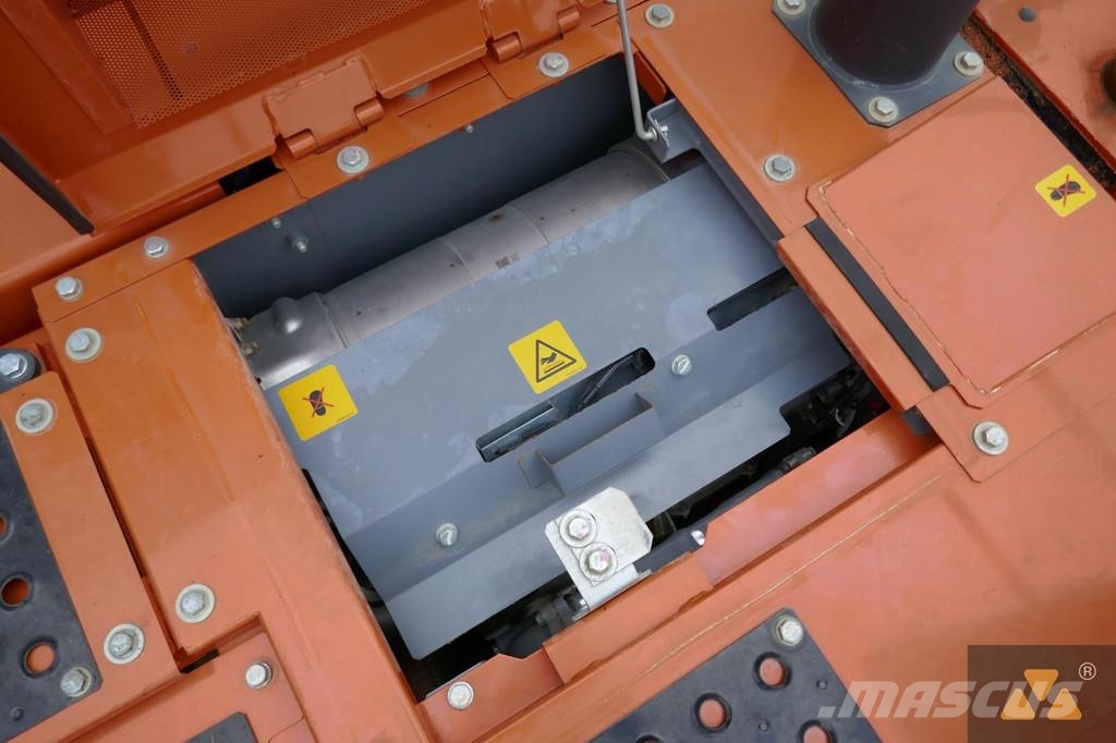 Hitachi ZX225USLC-6 Kāpurķēžu ekskavatori
