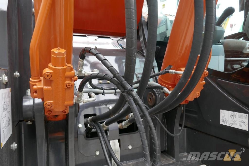 Hitachi ZX225USLC-6 Kāpurķēžu ekskavatori