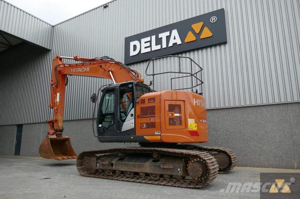 Hitachi ZX225USLC-6 Kāpurķēžu ekskavatori