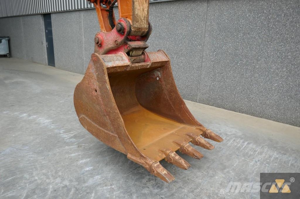 Hitachi ZX225USLC-6 Kāpurķēžu ekskavatori