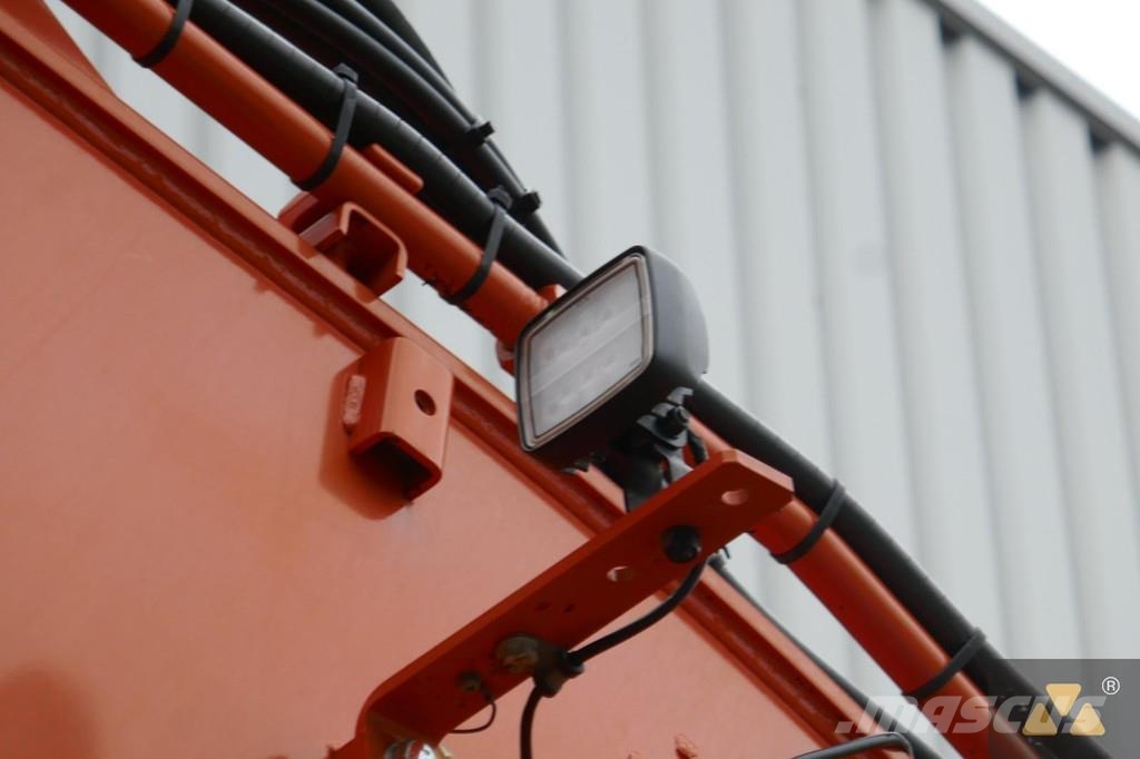 Hitachi ZX225USLC-6 Kāpurķēžu ekskavatori