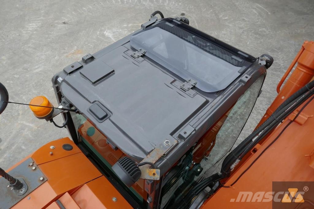 Hitachi ZX225USLC-6 Kāpurķēžu ekskavatori