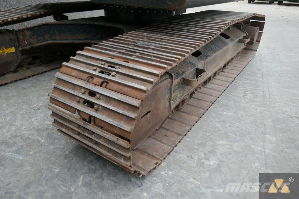Hitachi ZX225USLC-6 Kāpurķēžu ekskavatori