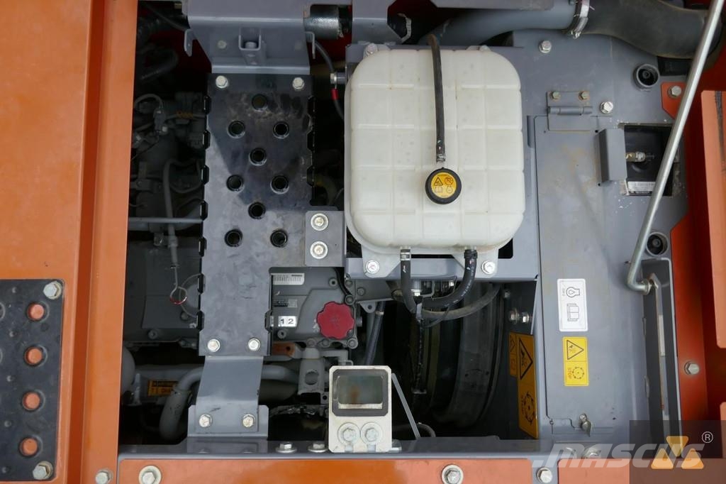 Hitachi ZX225USLC-6 Kāpurķēžu ekskavatori
