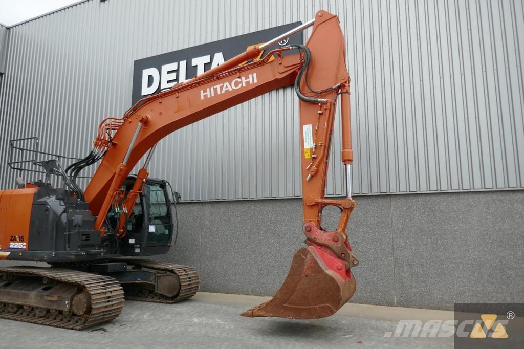 Hitachi ZX225USLC-6 Kāpurķēžu ekskavatori