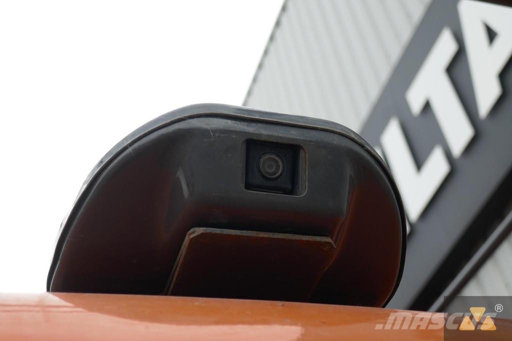 Hitachi ZX225USLC-6 Kāpurķēžu ekskavatori