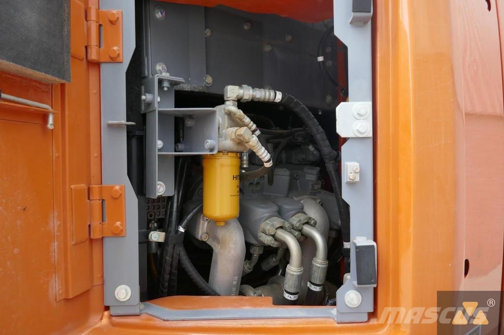 Hitachi ZX225USLC-6 Kāpurķēžu ekskavatori