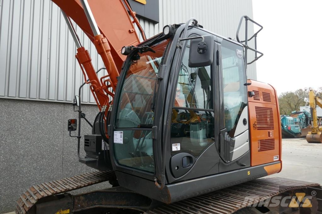 Hitachi ZX225USLC-6 Kāpurķēžu ekskavatori