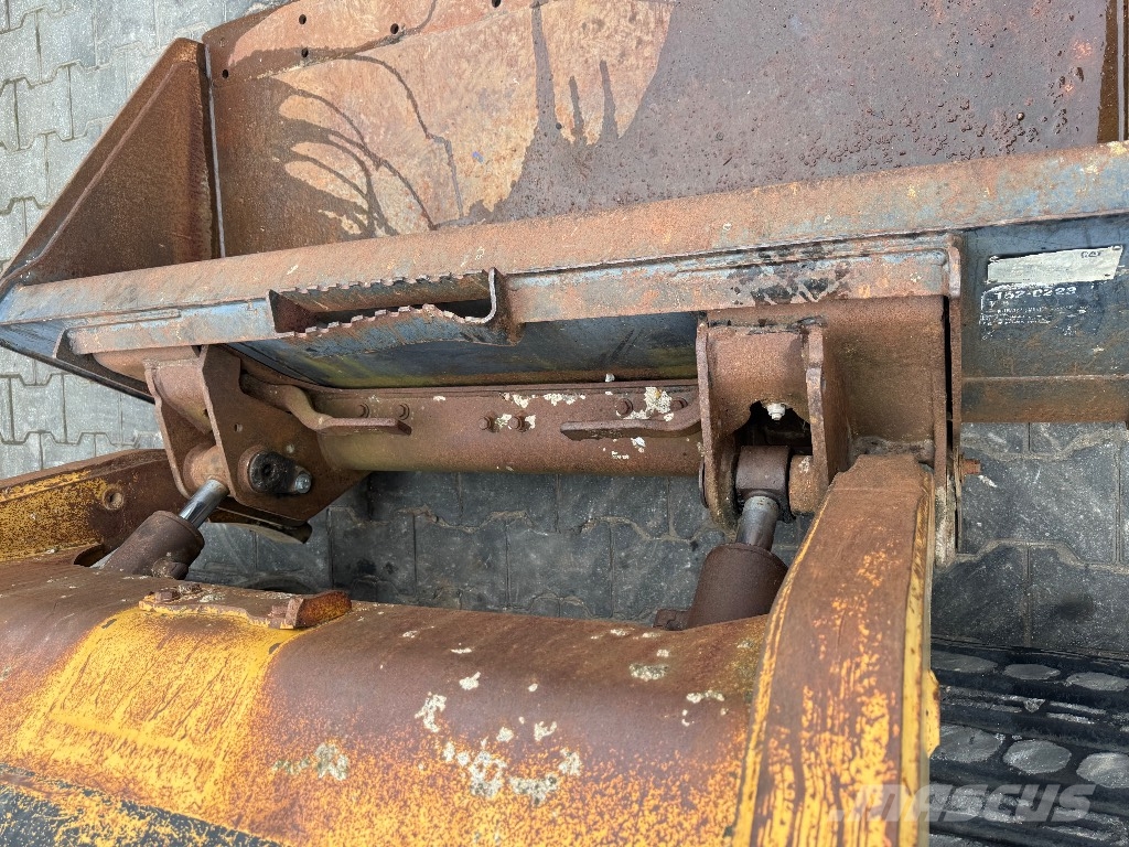 CAT 277 B لوادر انزلاقية التوجيه
