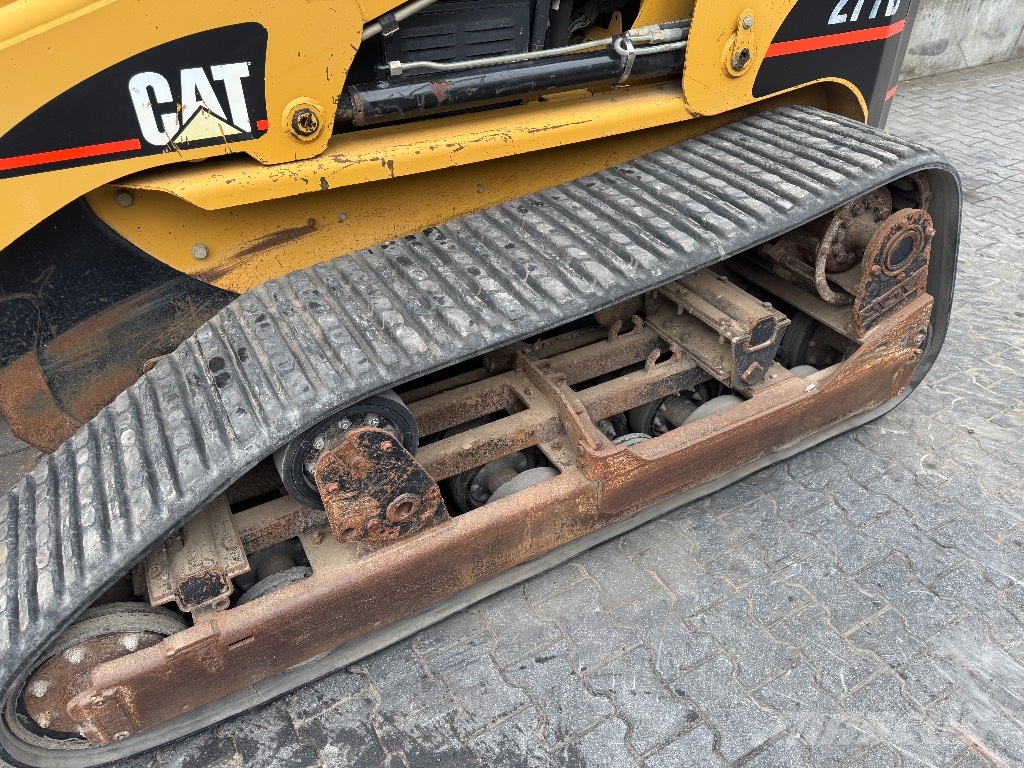 CAT 277 B لوادر انزلاقية التوجيه