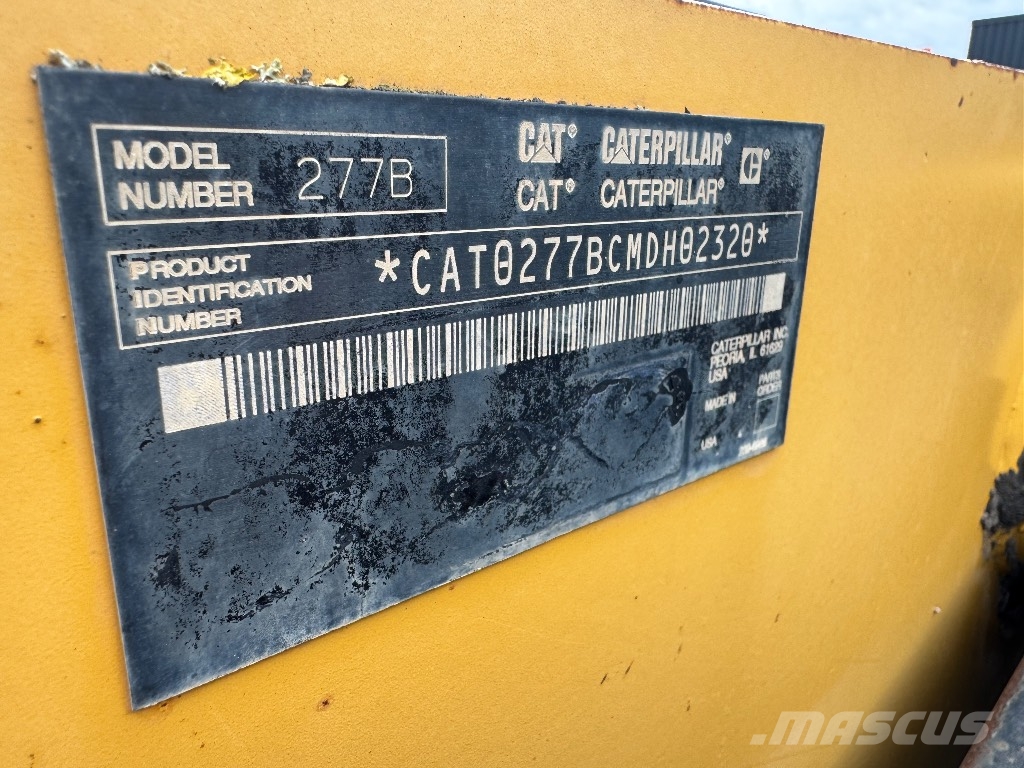 CAT 277 B لوادر انزلاقية التوجيه