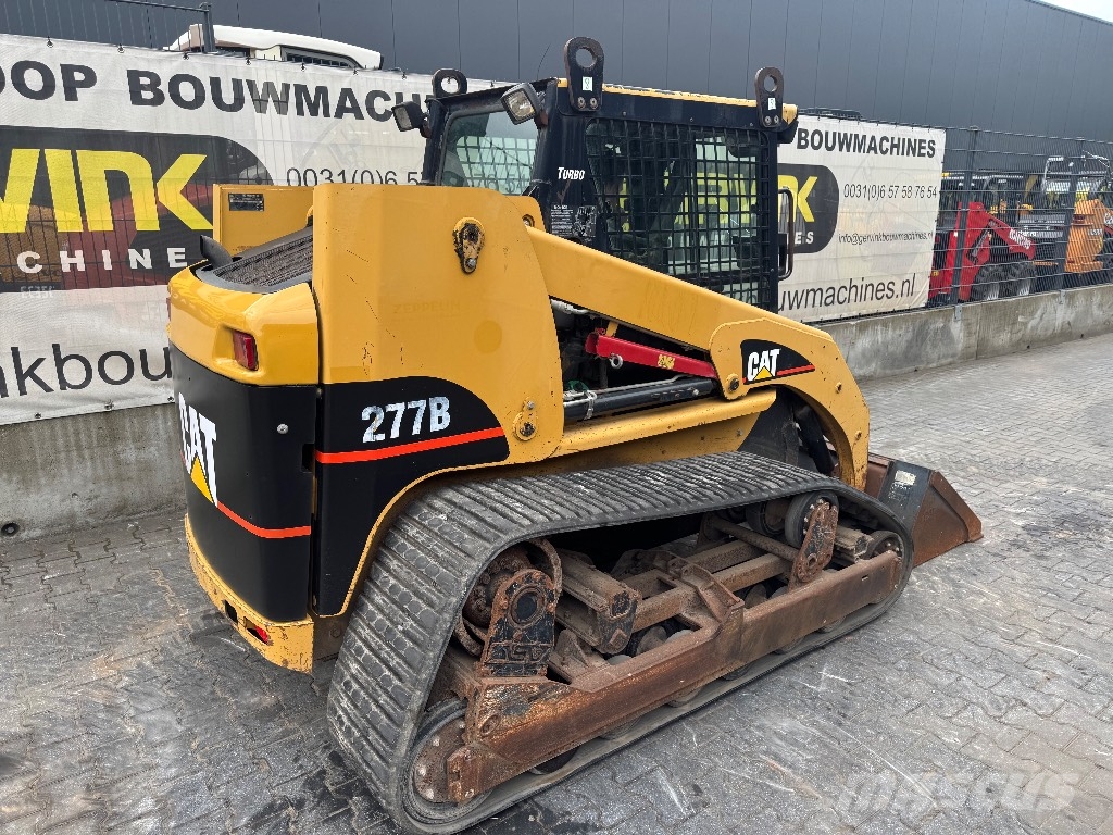 CAT 277 B لوادر انزلاقية التوجيه