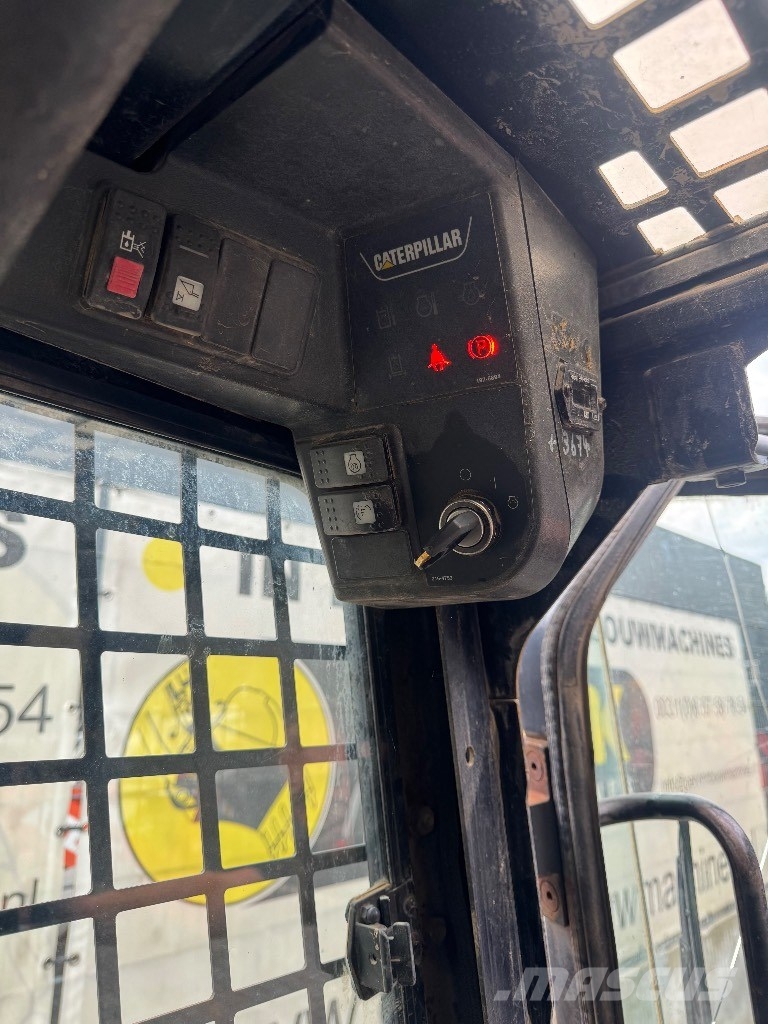 CAT 277 B لوادر انزلاقية التوجيه