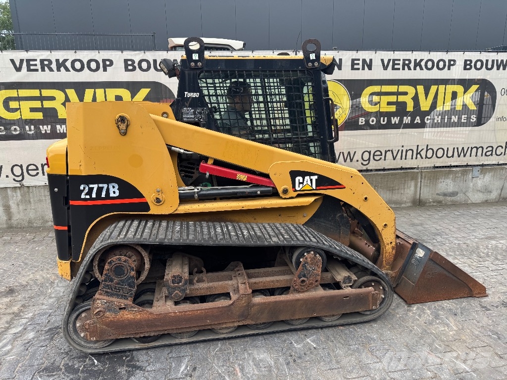 CAT 277 B لوادر انزلاقية التوجيه