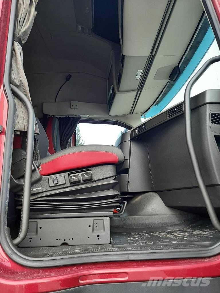 Volvo FH 13 شاحنات بمقصورة وهيكل