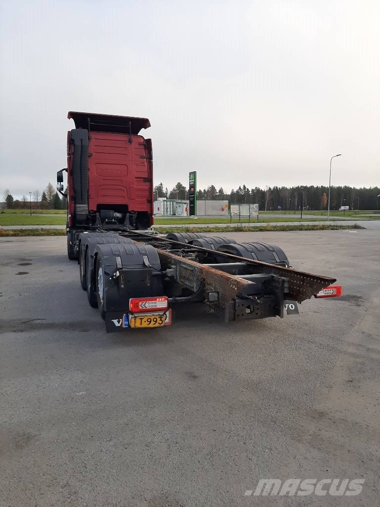 Volvo FH 13 شاحنات بمقصورة وهيكل