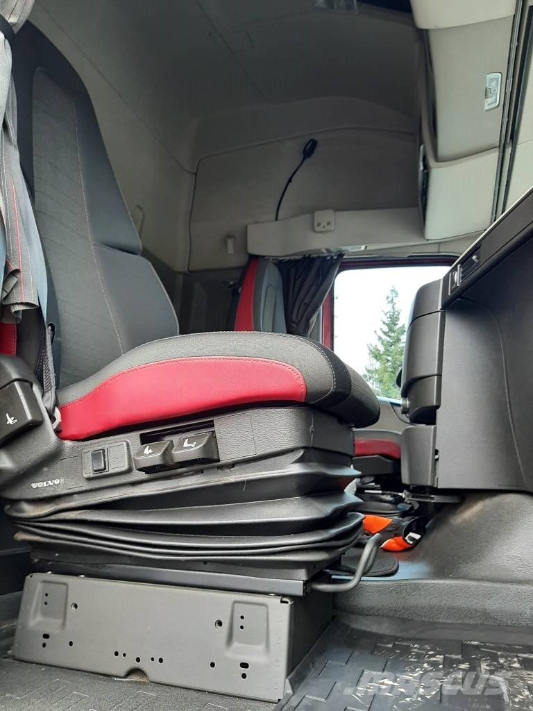Volvo FH 13 شاحنات بمقصورة وهيكل