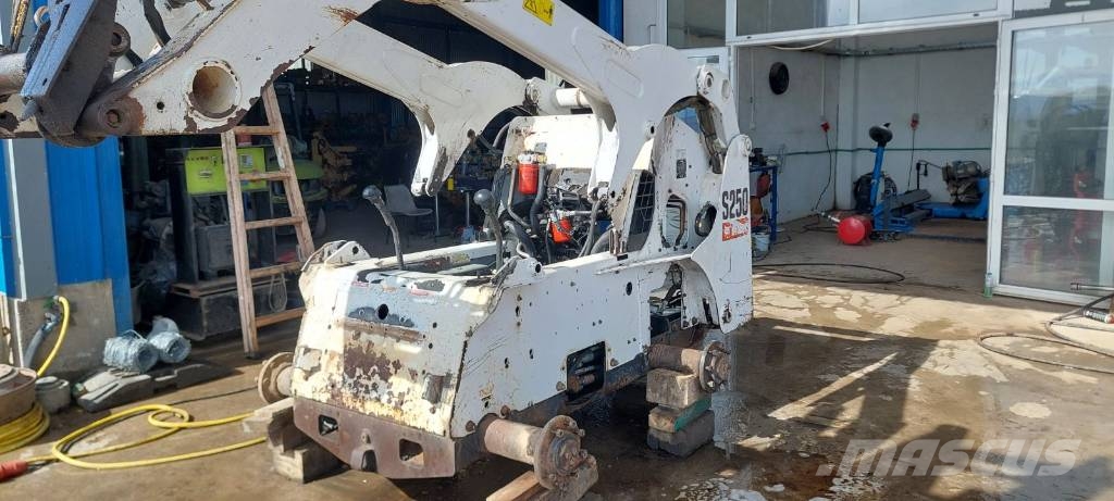 Bobcat S 250 لوادر انزلاقية التوجيه