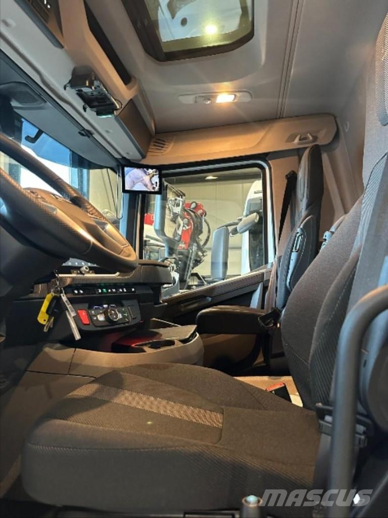 DAF XF480 8x4 TRIPLE Palfinger Z crane/Remote control/ Hook lift trucks