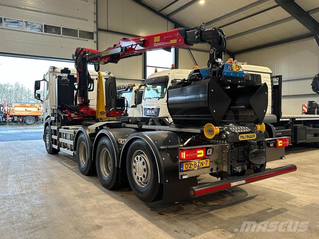 DAF XF480 8x4 TRIPLE Palfinger Z crane/Remote control/ Hook lift trucks
