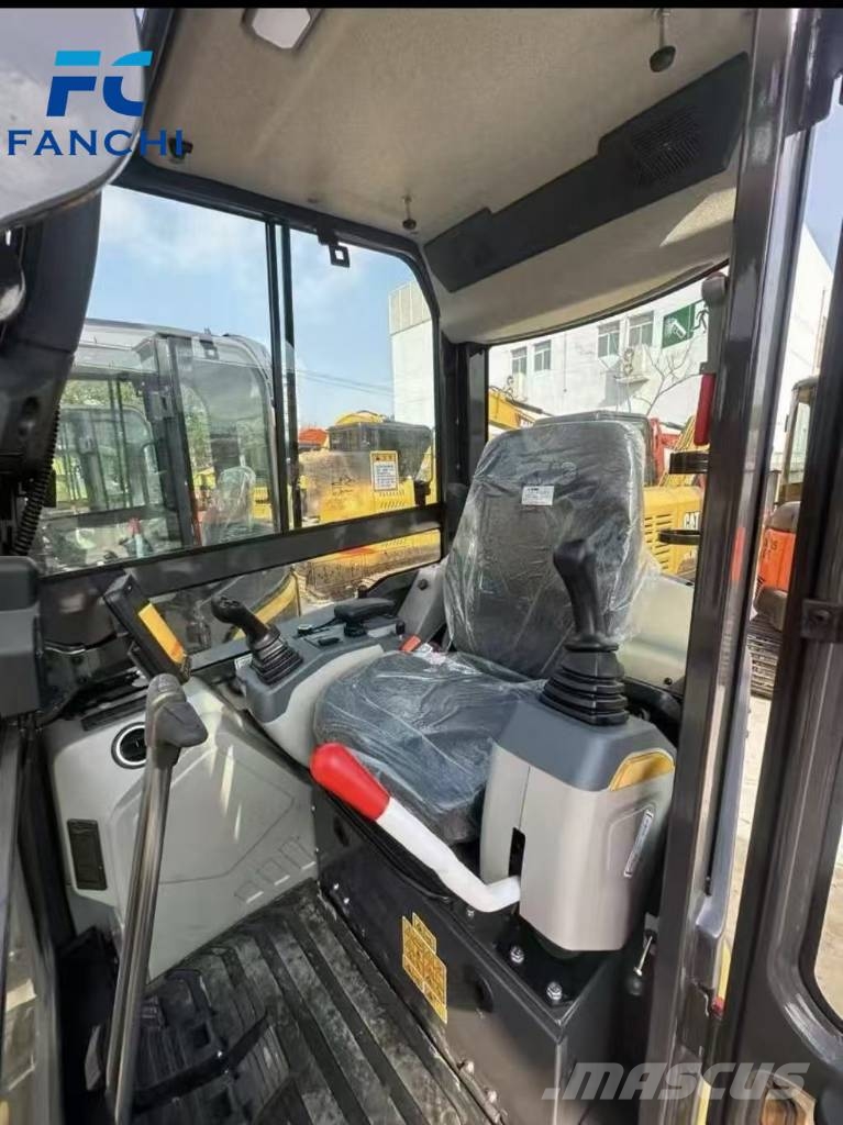 XCMG 27U Bagri goseničarji