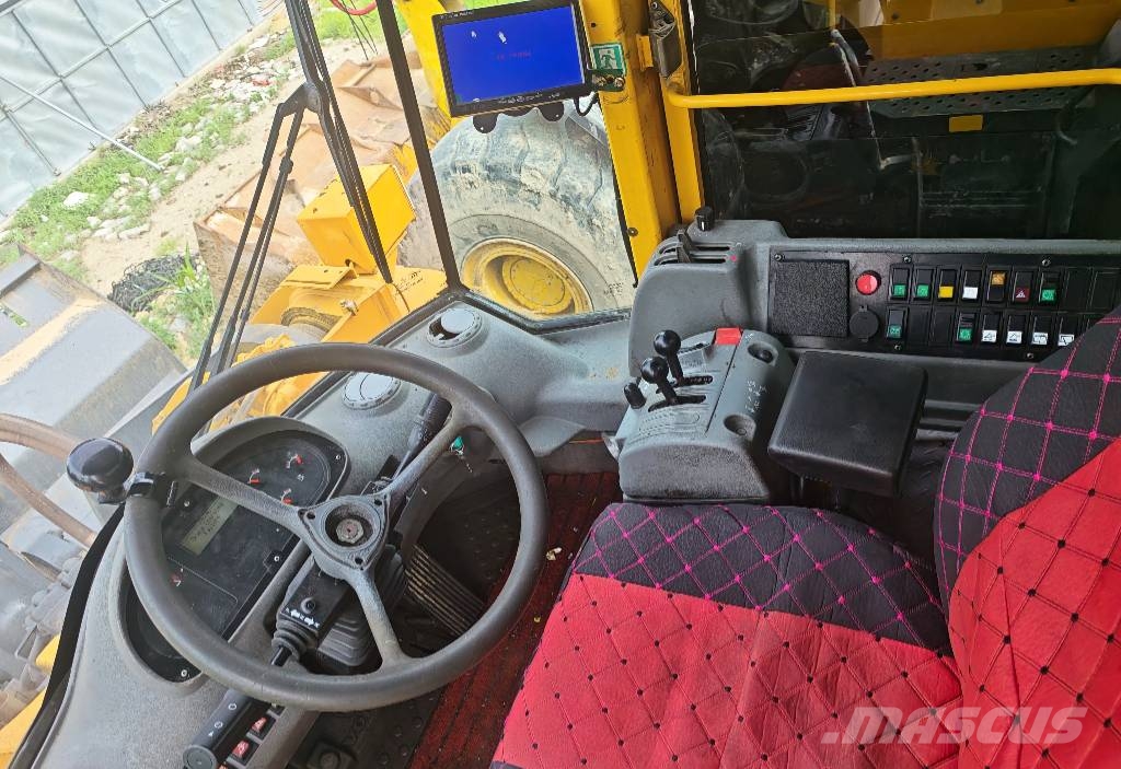 Volvo L220F Kolesni nakladalci