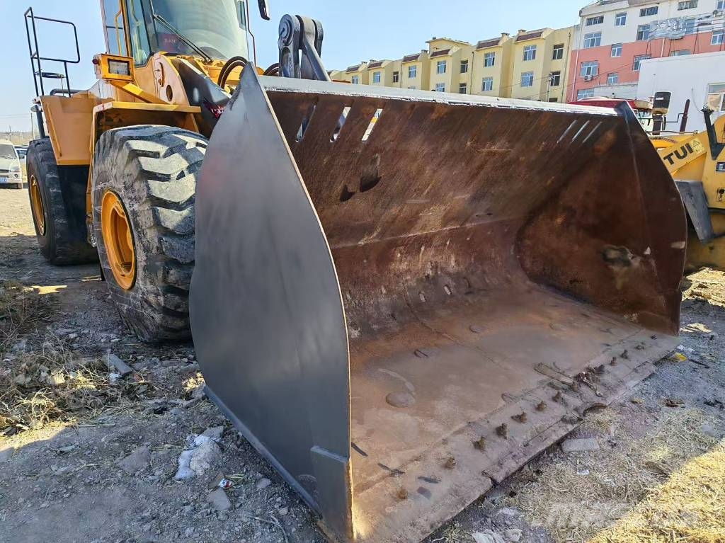 Volvo L220F Kolesni nakladalci
