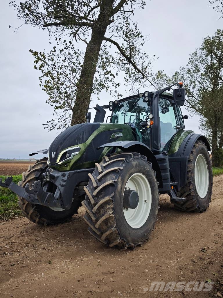 Valtra T 235 Versu Traktori
