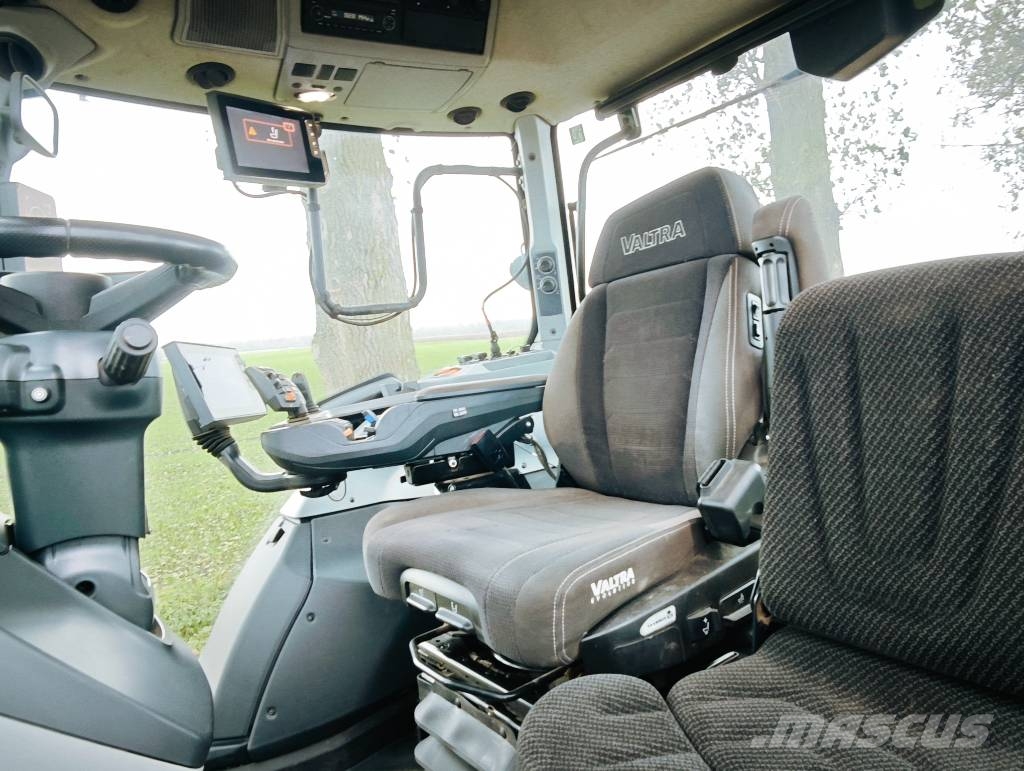 Valtra T 235 Versu Traktori