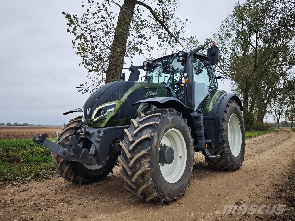 Valtra T 235 Versu Traktori