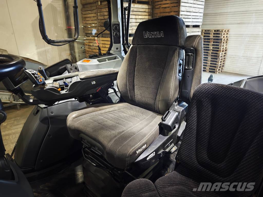 Valtra T 235 Versu Traktori
