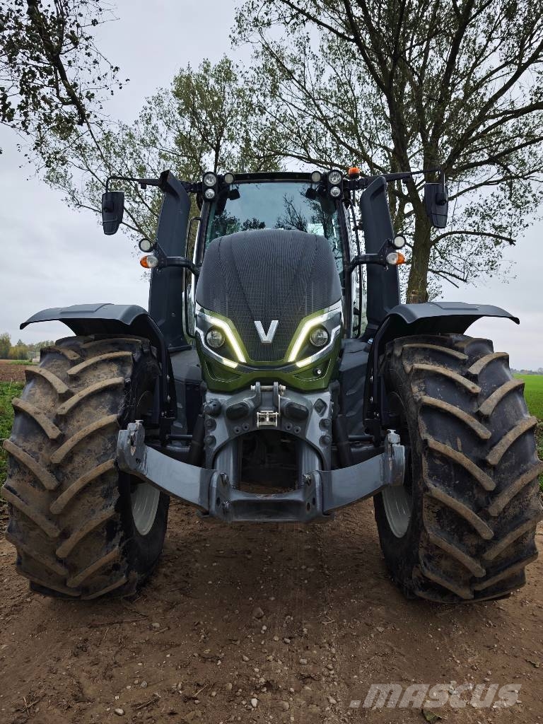 Valtra T 235 Versu Traktori