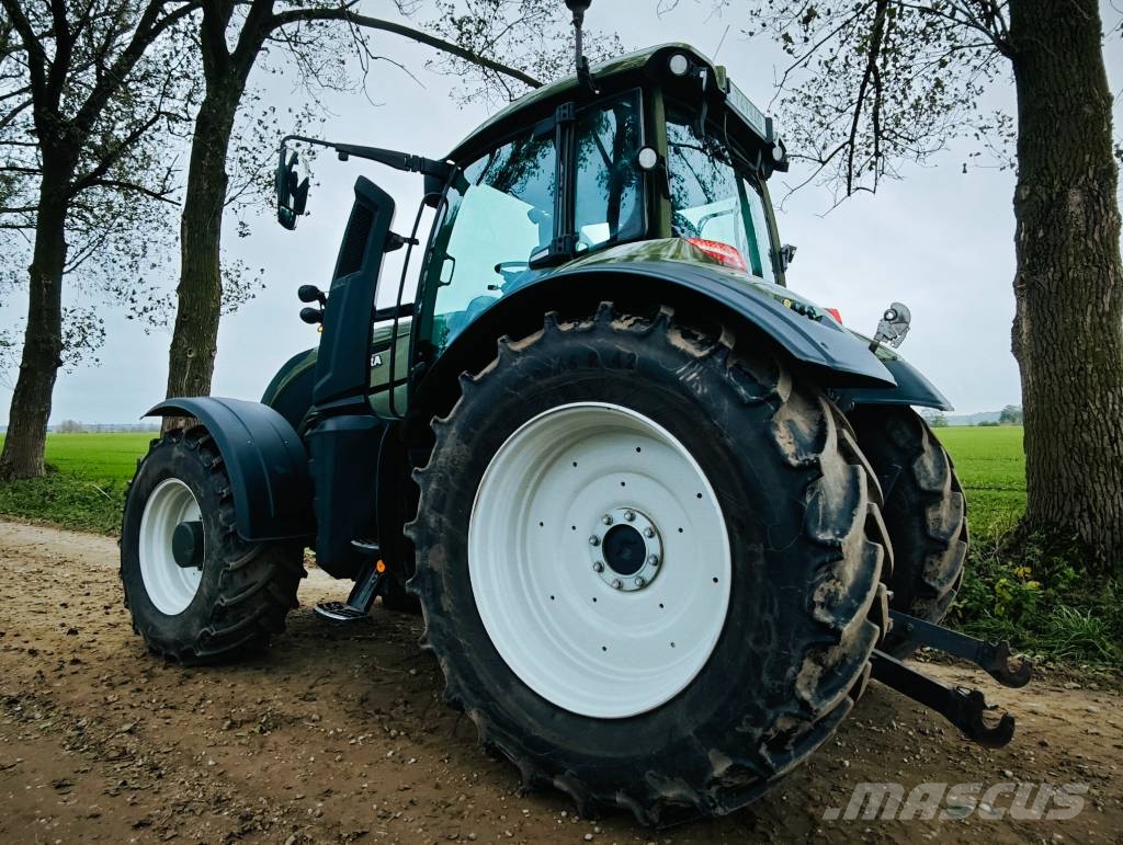 Valtra T 235 Versu Traktori