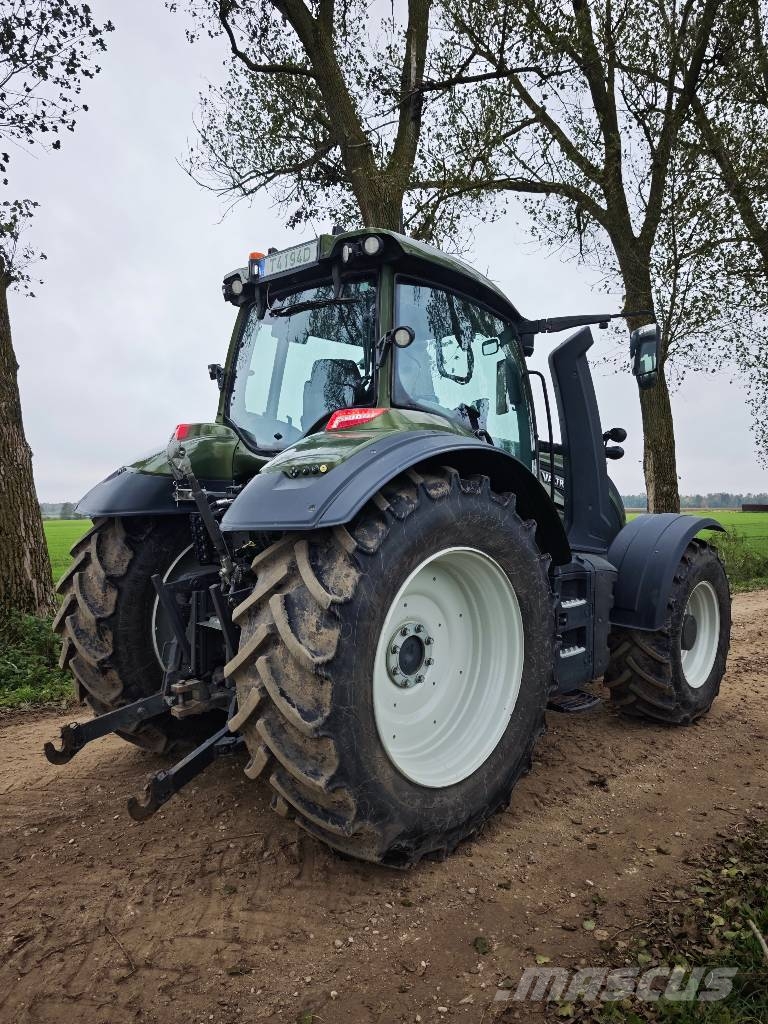 Valtra T 235 Versu Traktori